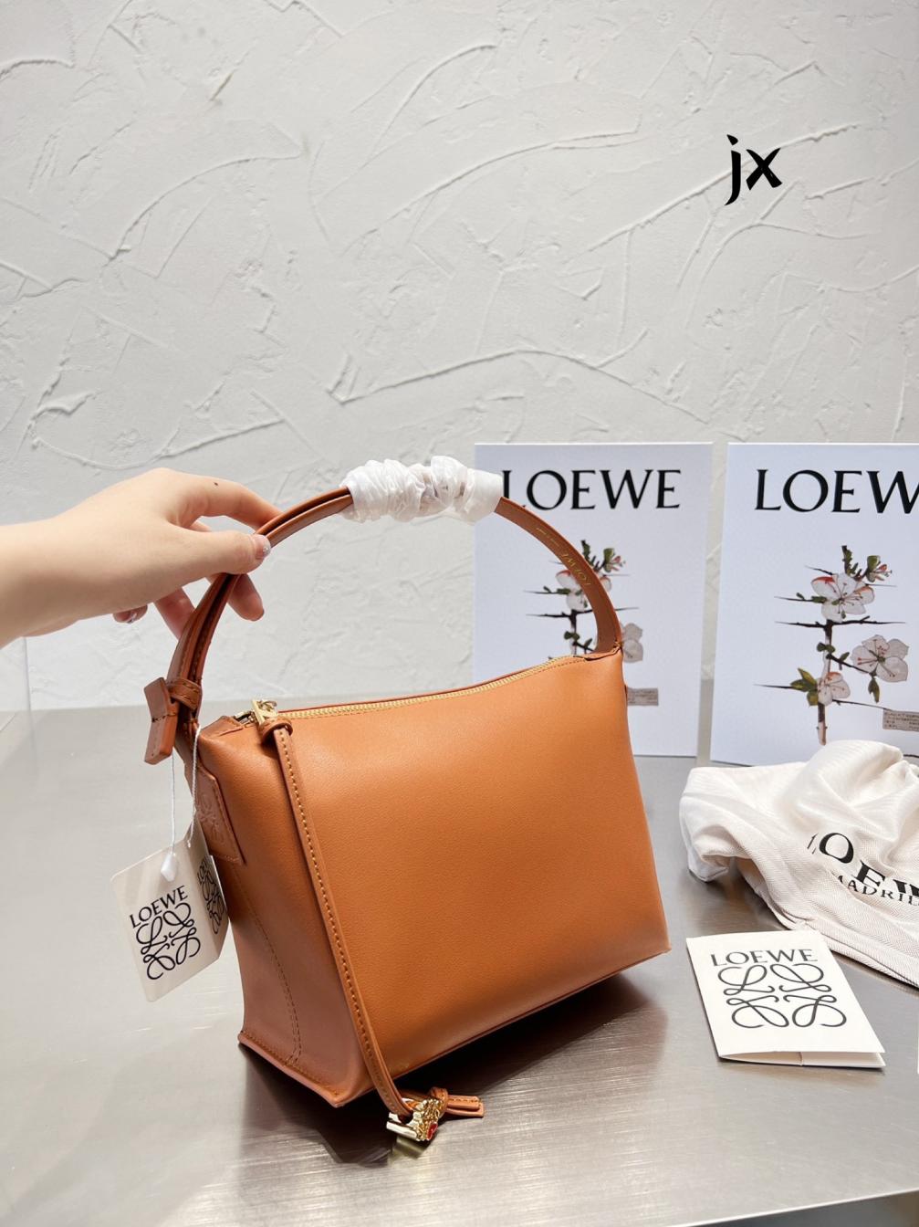Loewe  22ss cubi bag 131467