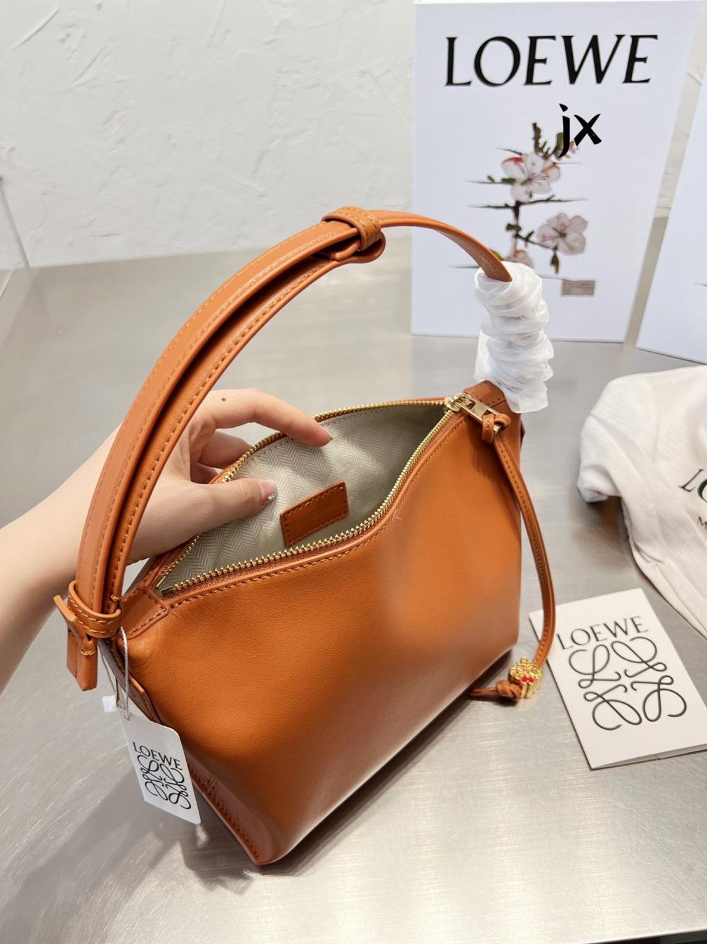 Loewe  22ss cubi bag 131467