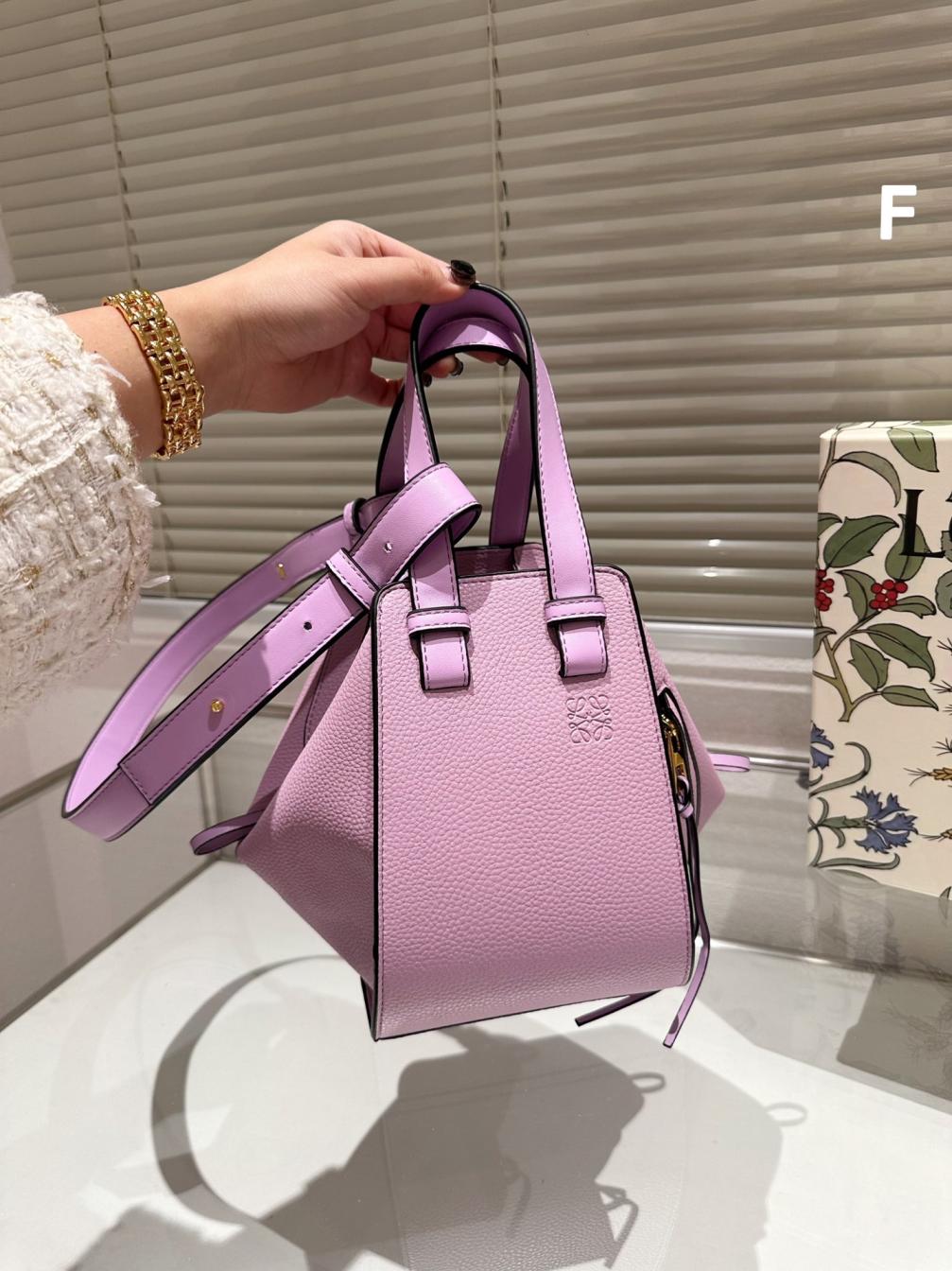 LOEWE Hand bag 131717