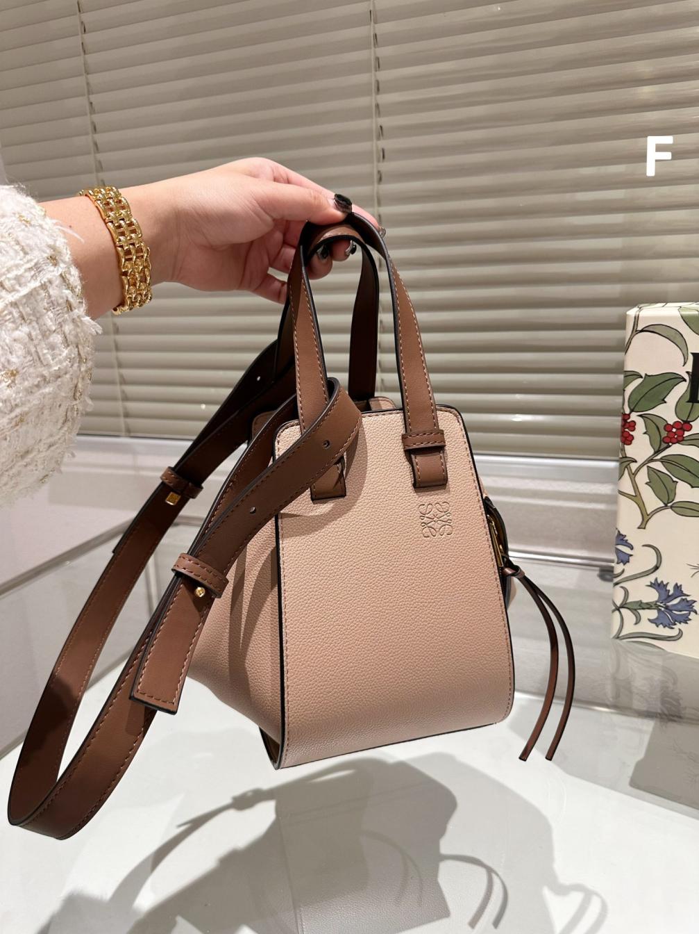 LOEWE Hand bag 131717