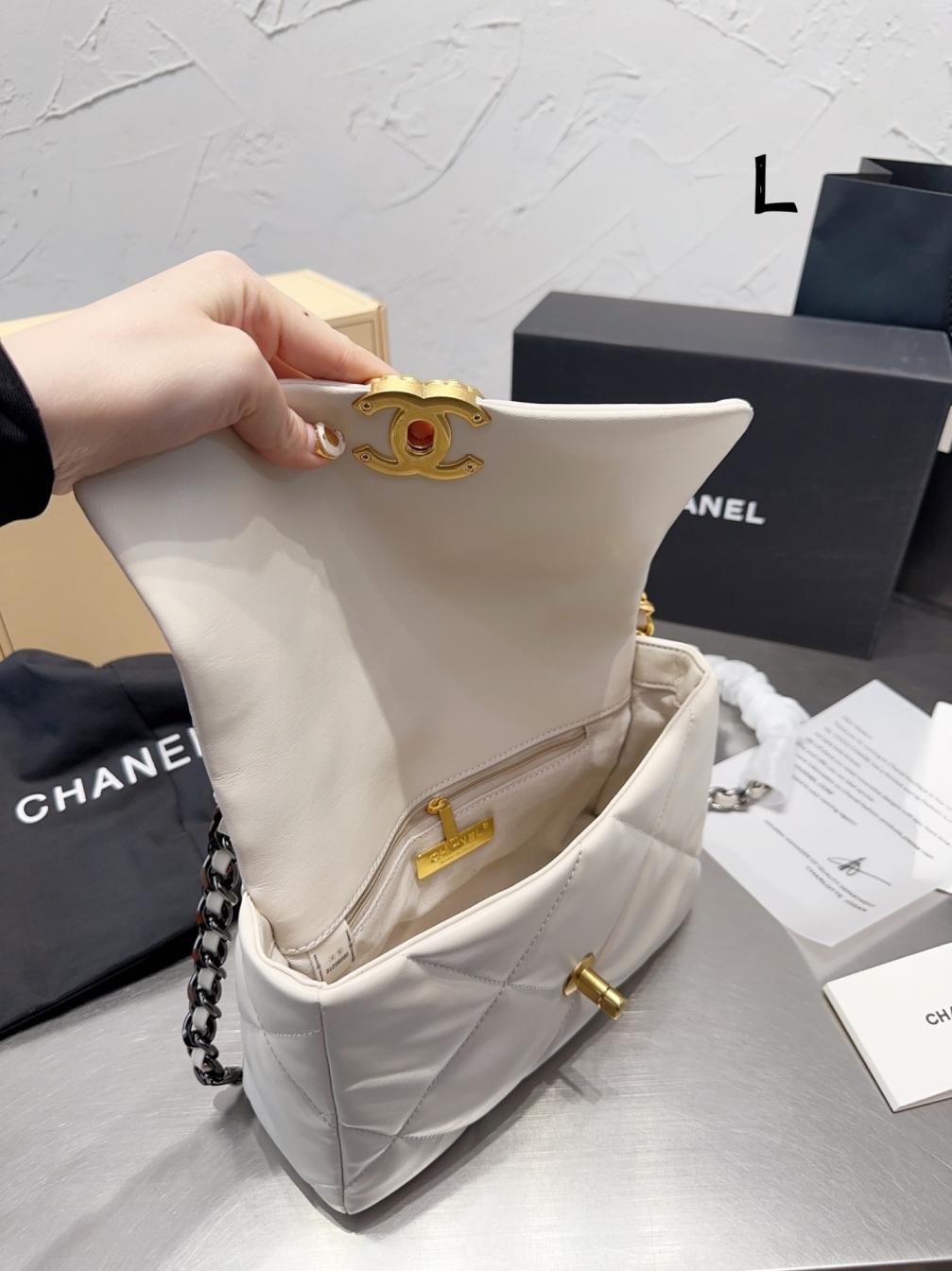 Chanel 19 bag 131405