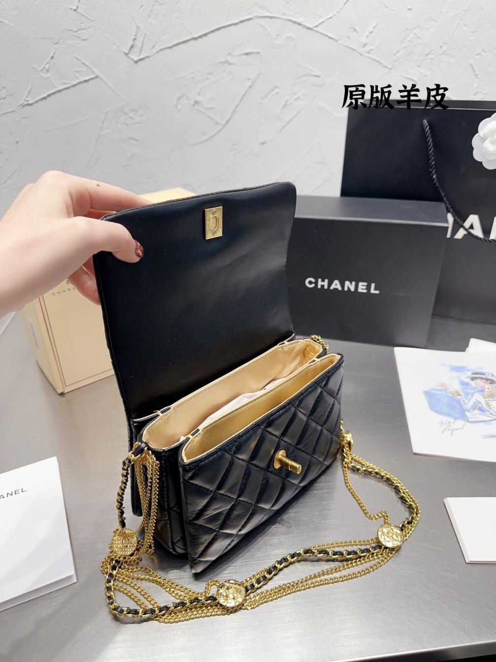Chanel Lambskin leather bag 131601
