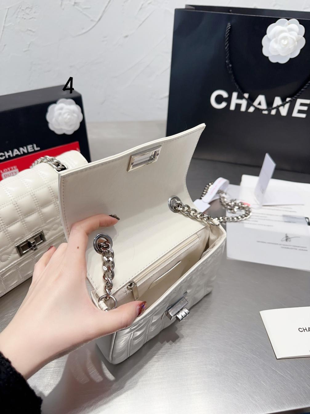 Chanel white woc bag 131738