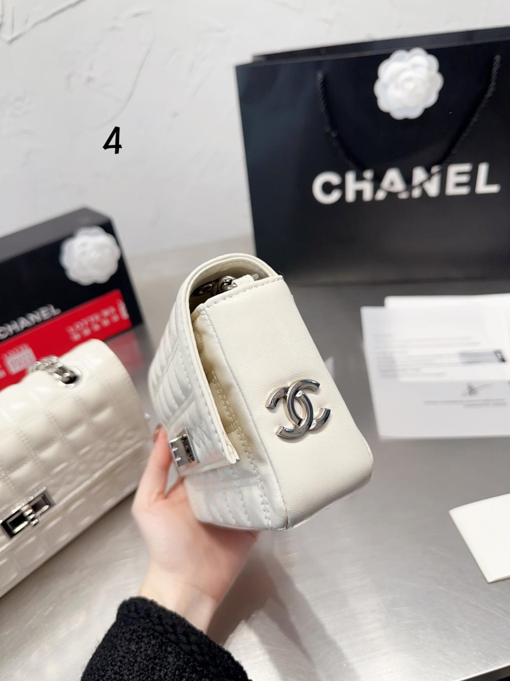Chanel white woc bag 131738