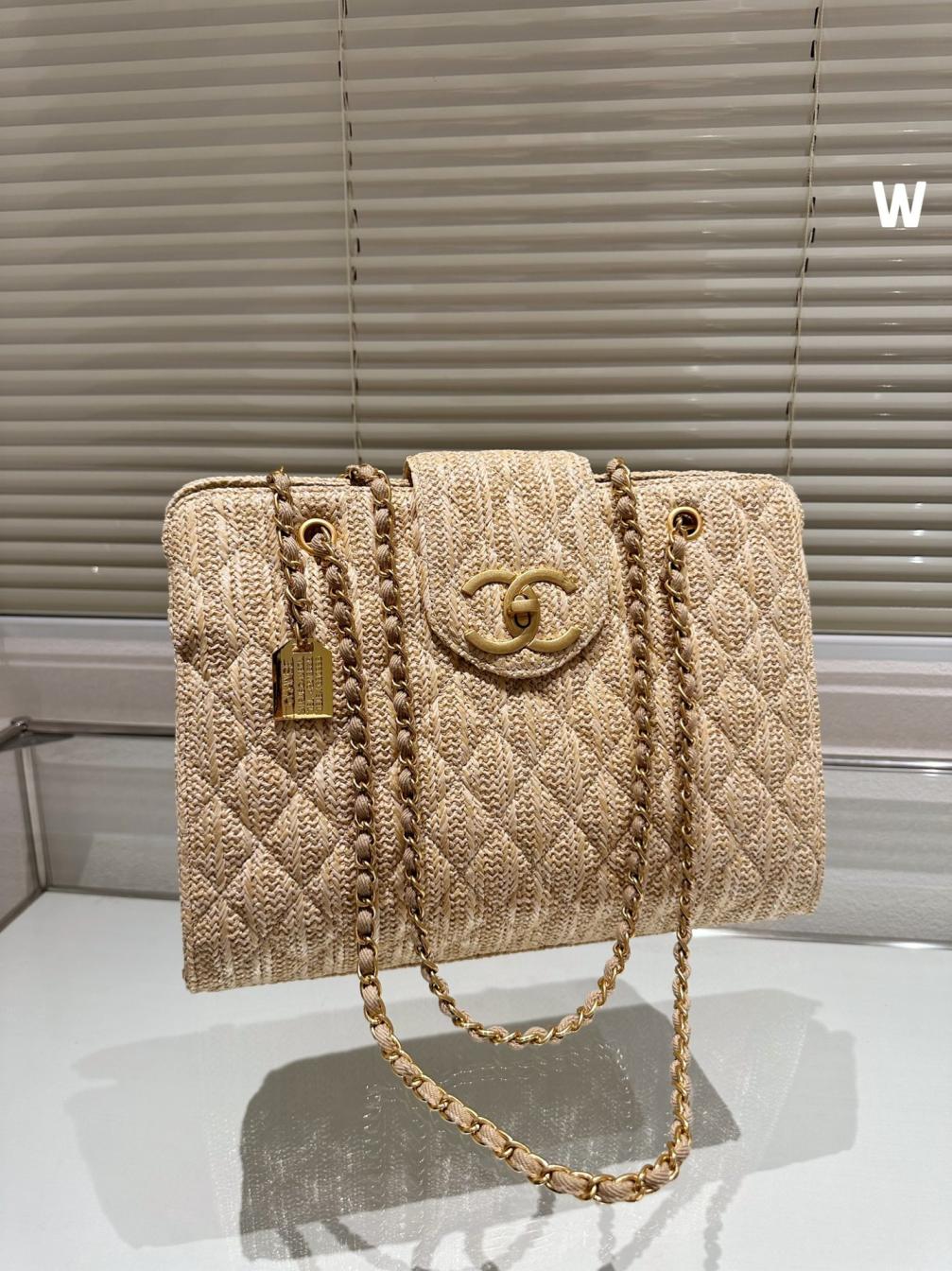 Chanel wave tote bag 131755