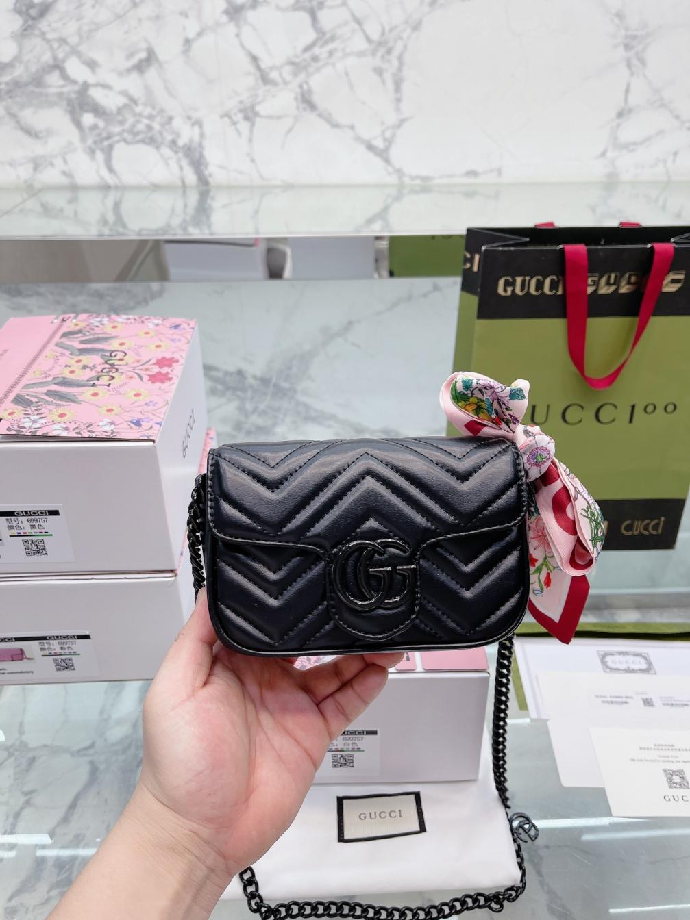 Gucci l GG Marmont waist bag 131625