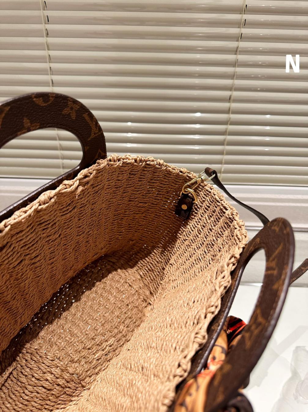 Lv Louis vuitton wave hand bag 131719