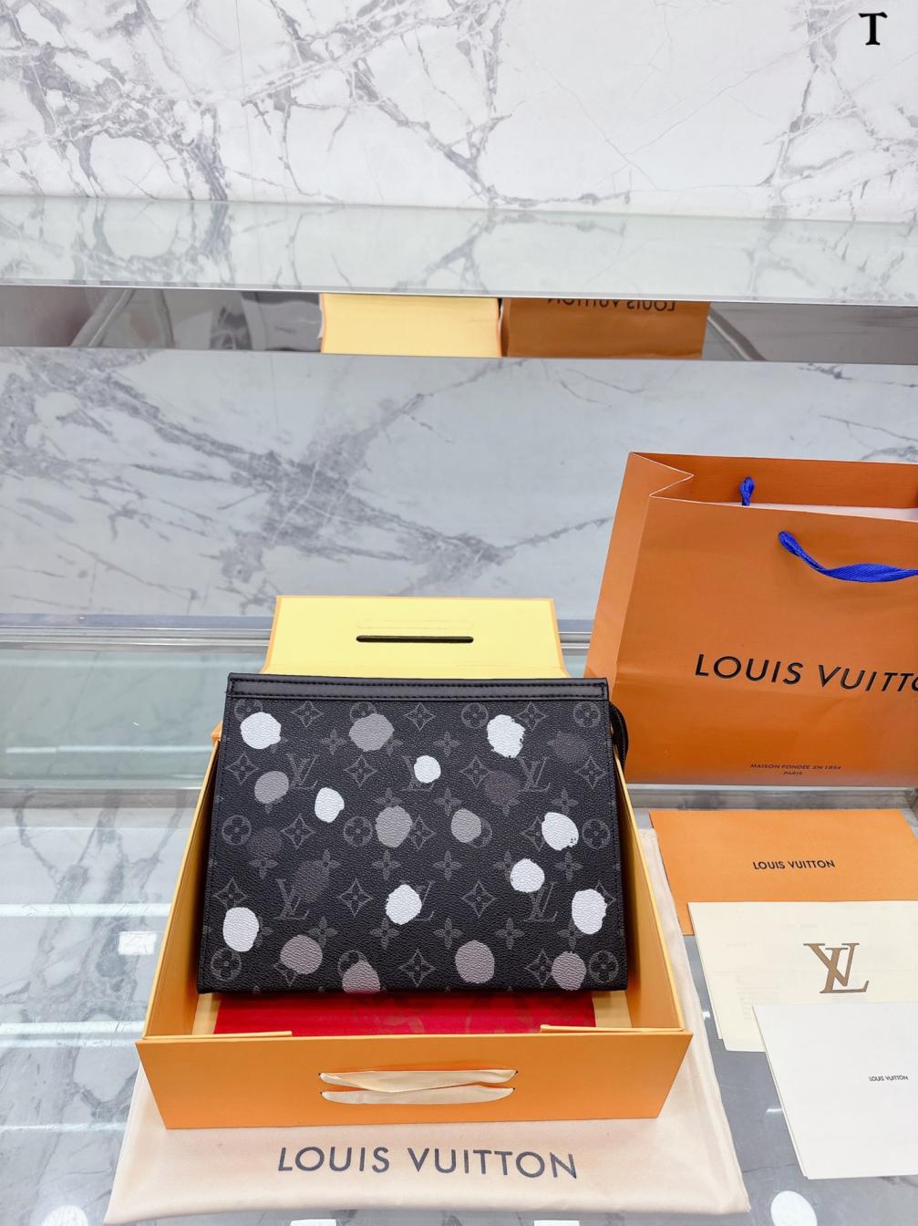LV 2023 Coussin handbag 131690