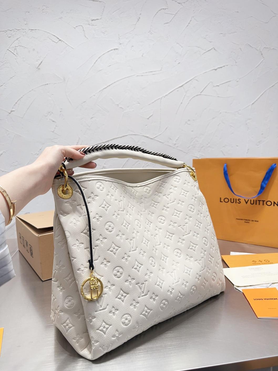 LV Louis vuitton tote bag 131599