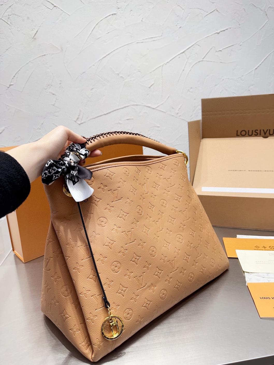 LV Louis vuitton tote bag 131599