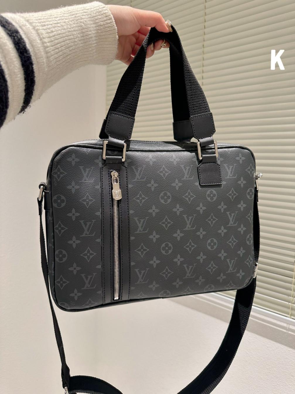 LV Men louis vuitton hand bag 131196