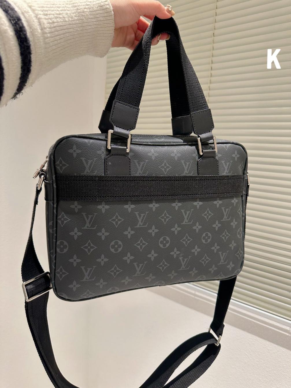 LV Men louis vuitton hand bag 131196