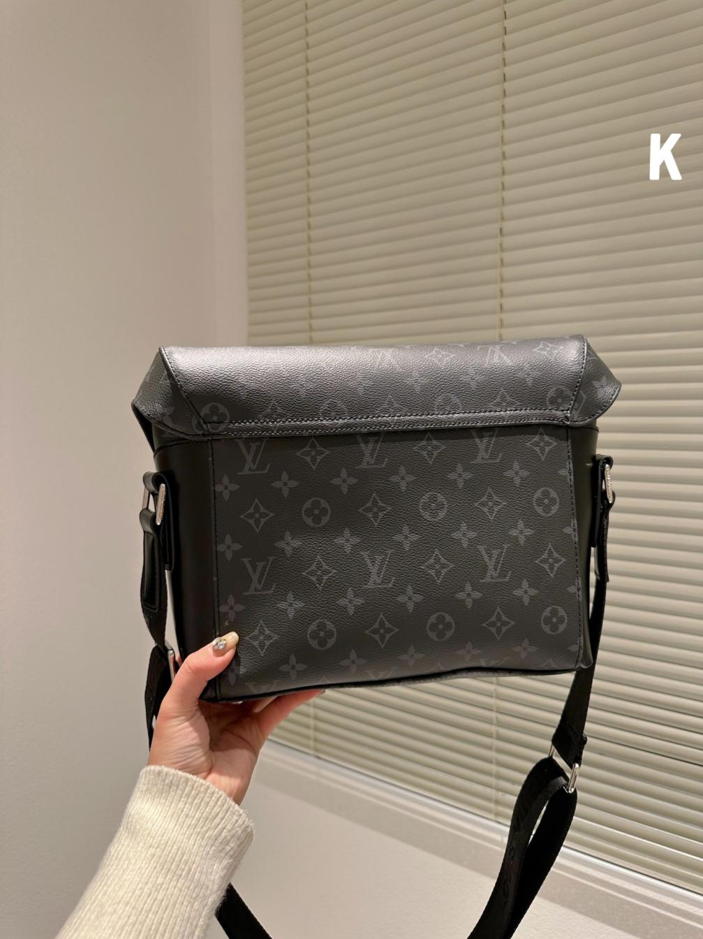LV Louis Vuitton men BAG 131195