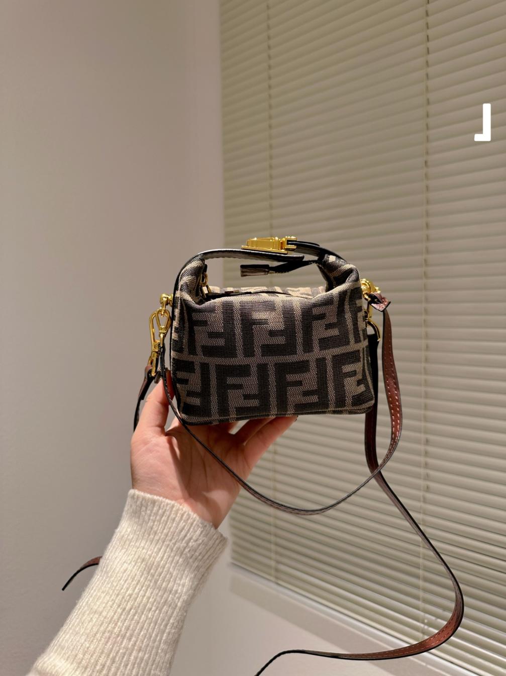 Fendi vintage bag 131700
