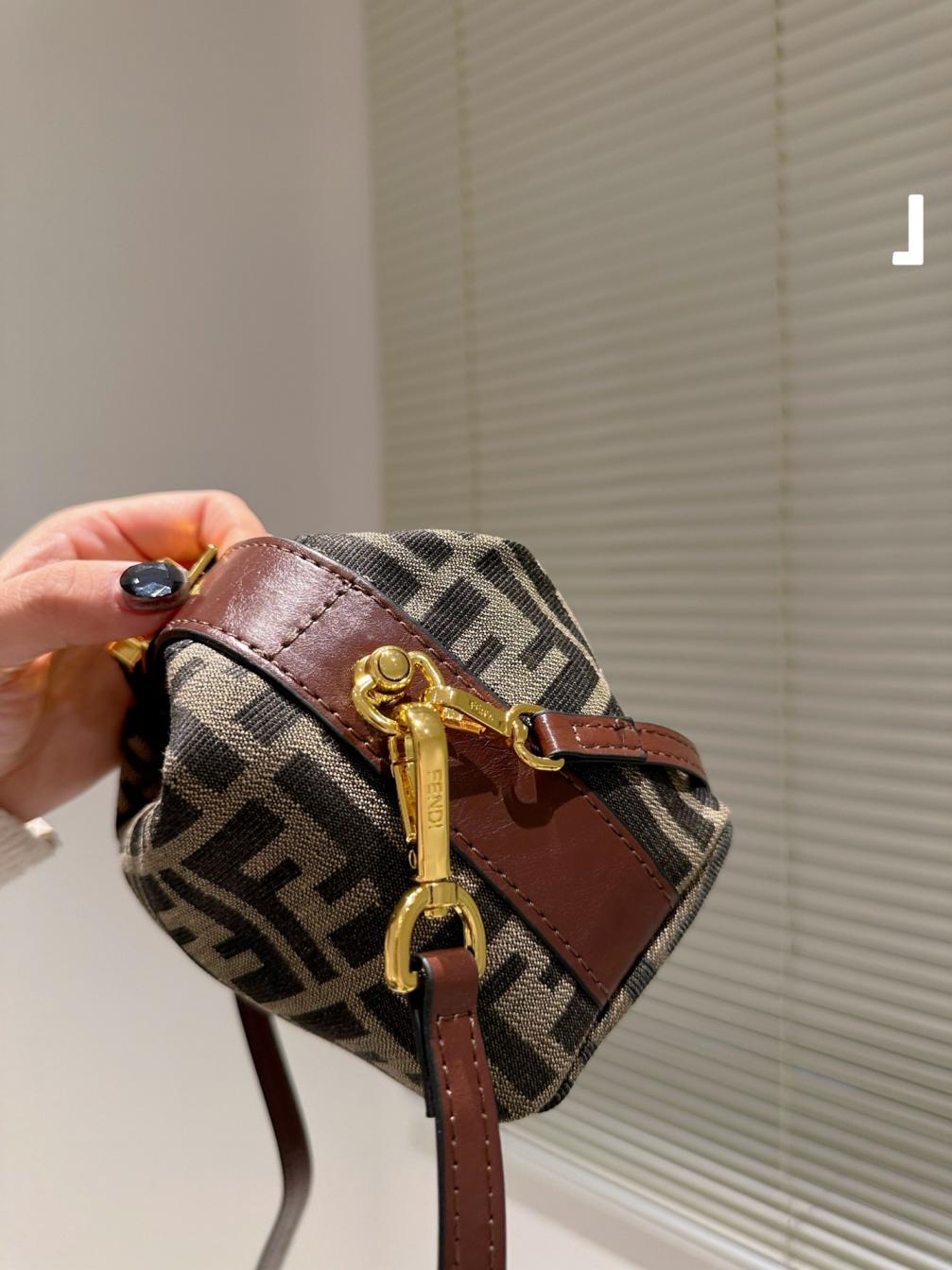Fendi vintage bag 131700