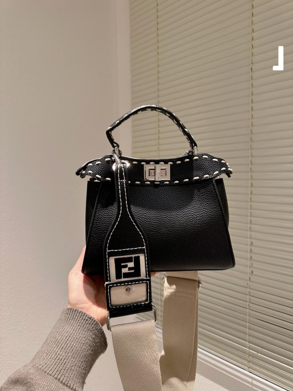 Fendi Peekaboo hand bag 131448