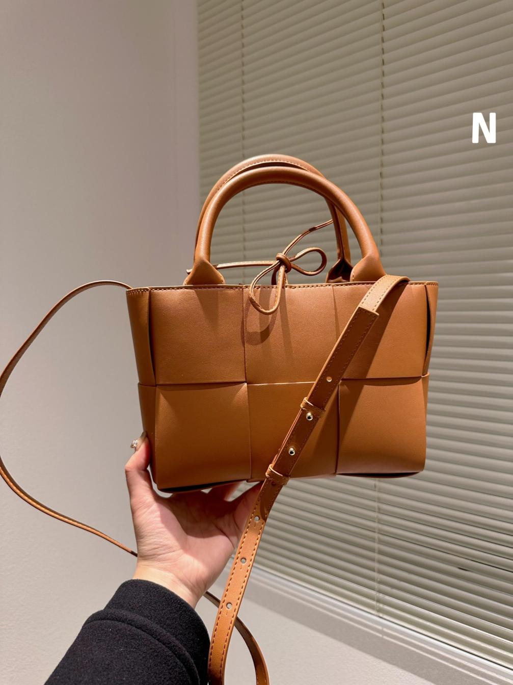 BV Bottega Veneta wave handBag 131358