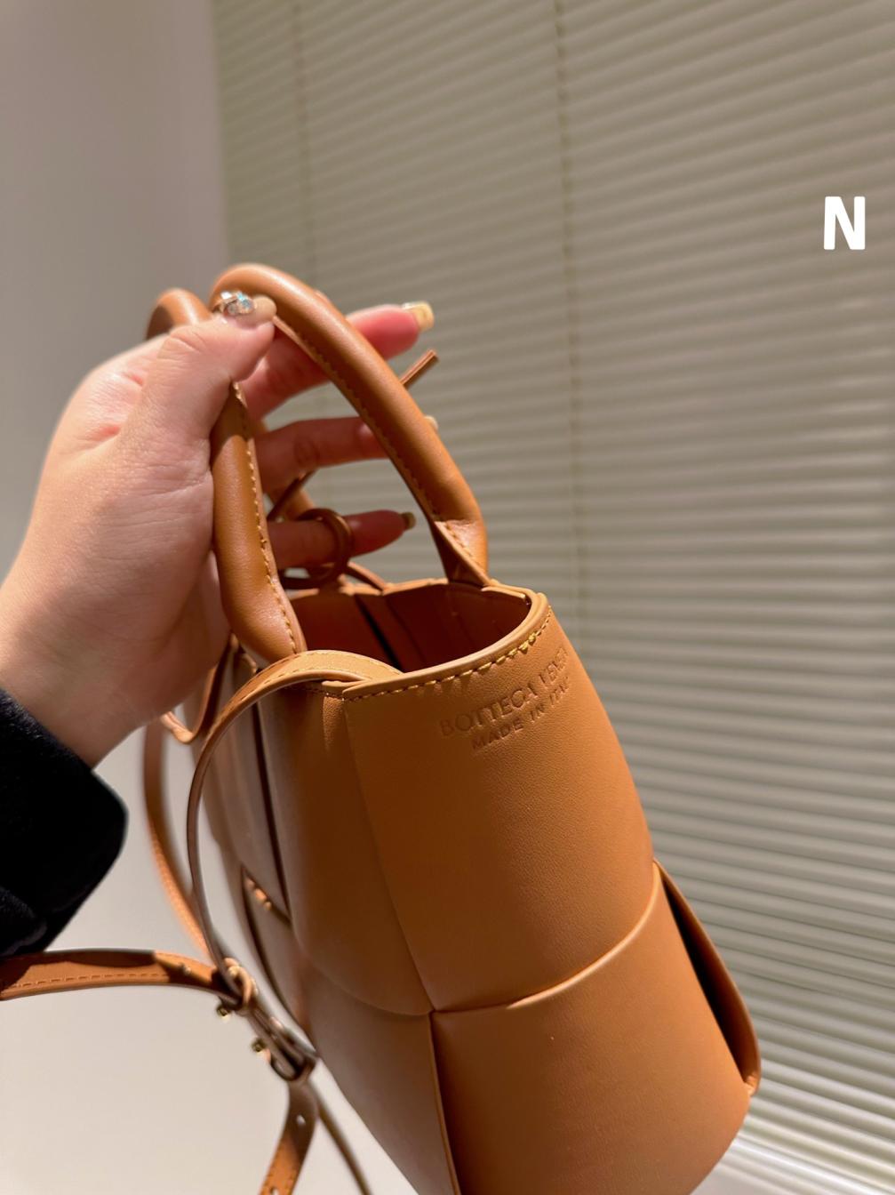 BV Bottega Veneta wave handBag 131358