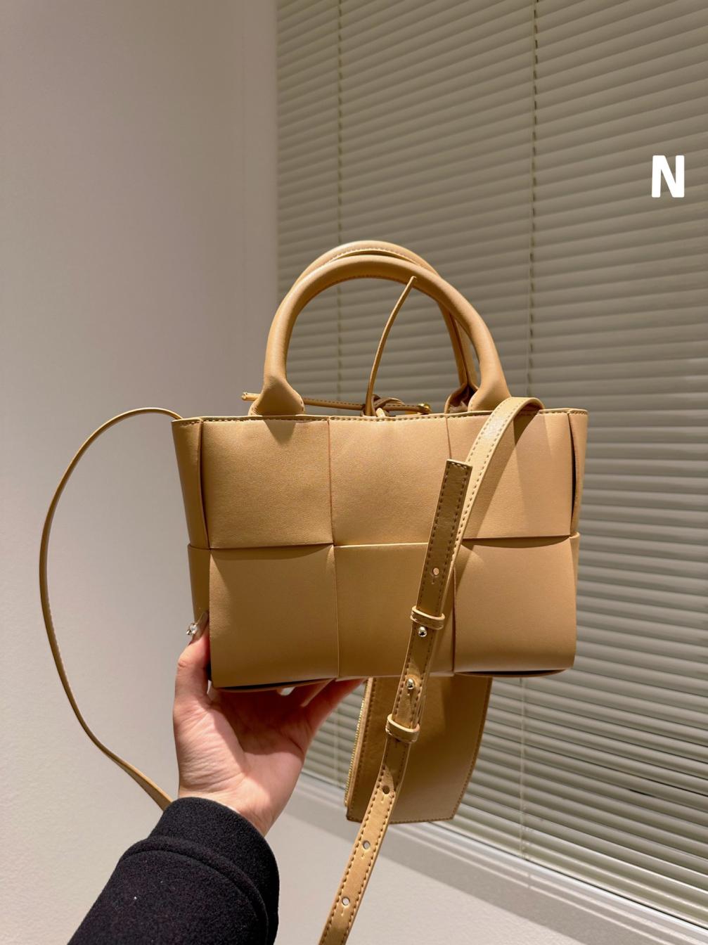 BV Bottega Veneta wave handBag 131358