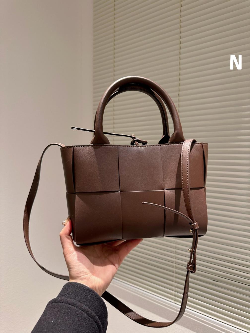 BV Bottega Veneta wave handBag 131358