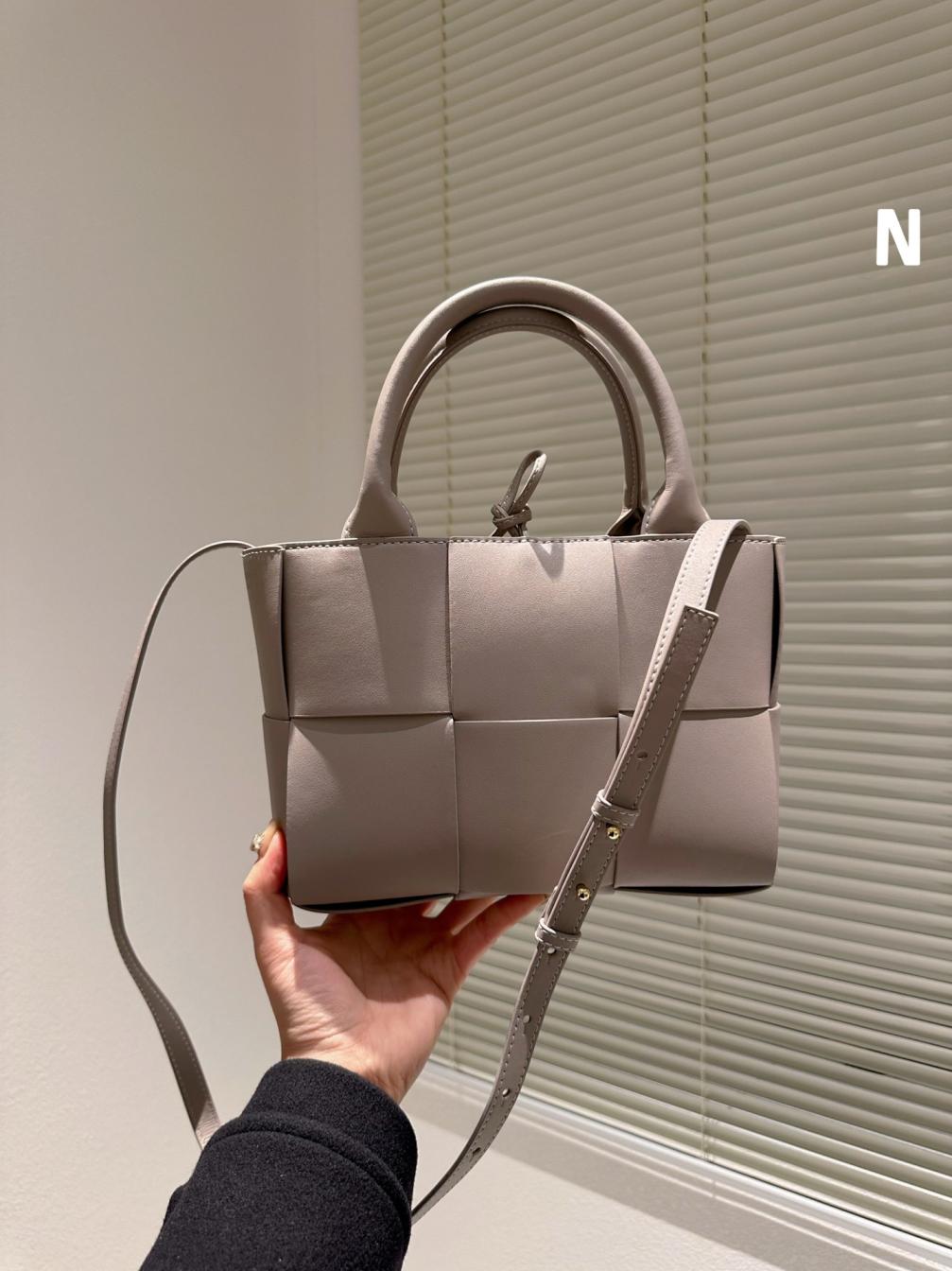 BV Bottega Veneta wave handBag 131358