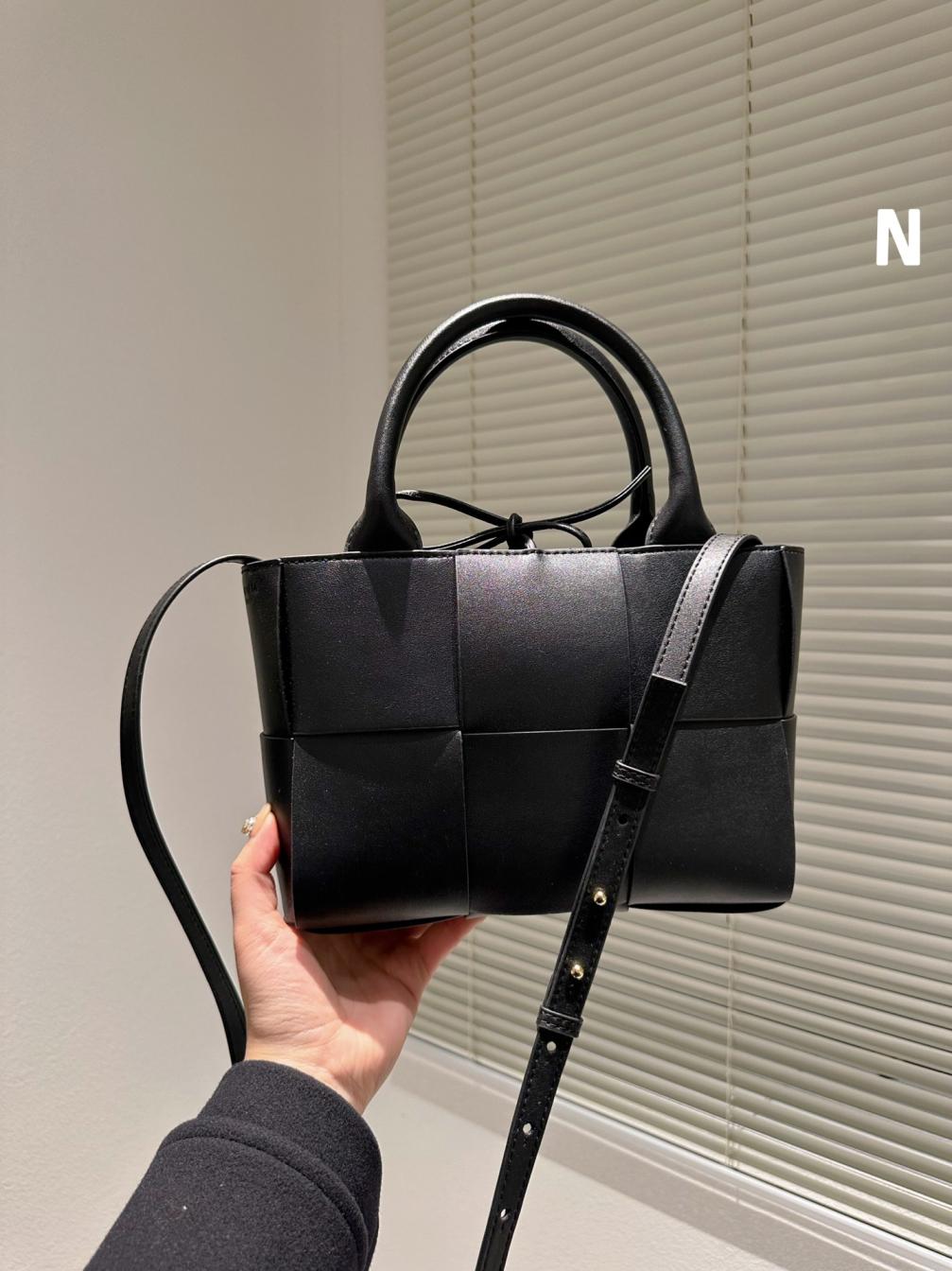 BV Bottega Veneta wave handBag 131358