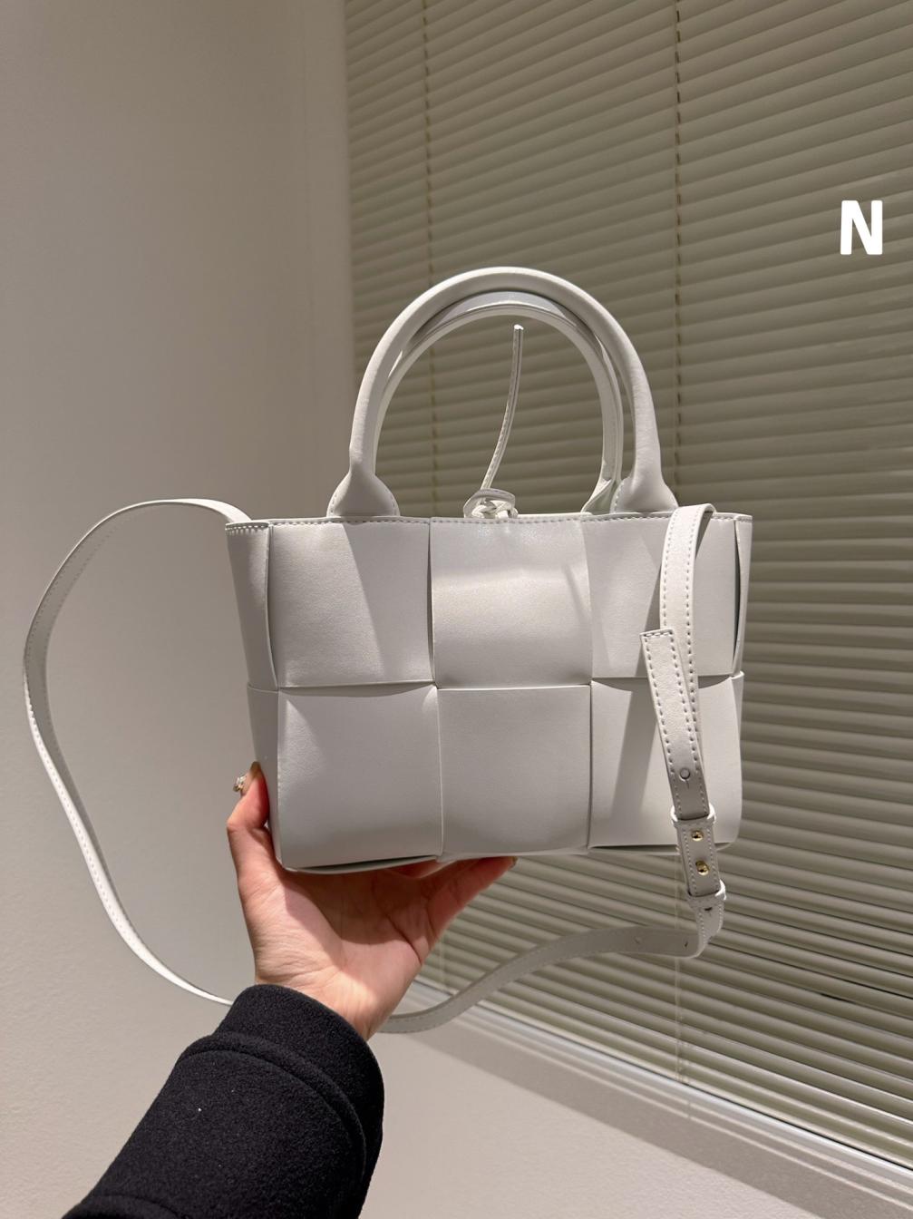 BV Bottega Veneta wave handBag 131358