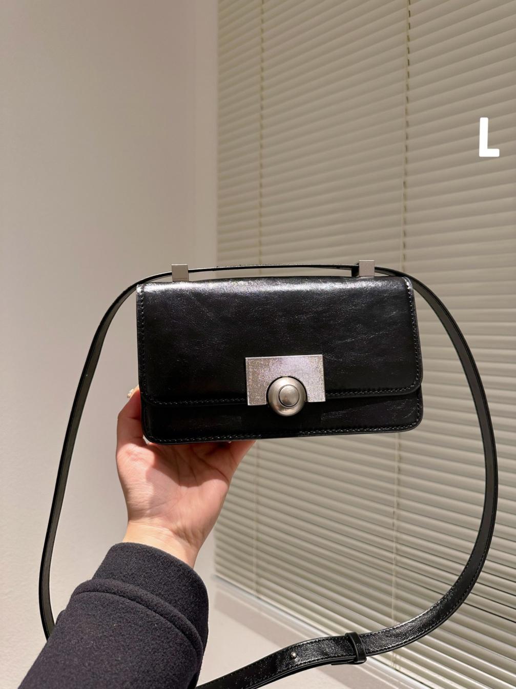 BV  Bottega Veneta cassette Bag 131357