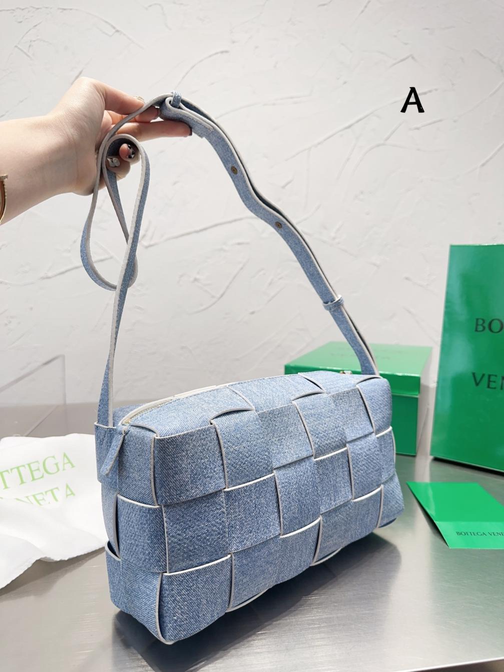 BV Bottega Veneta Cassette IT Bag 131503