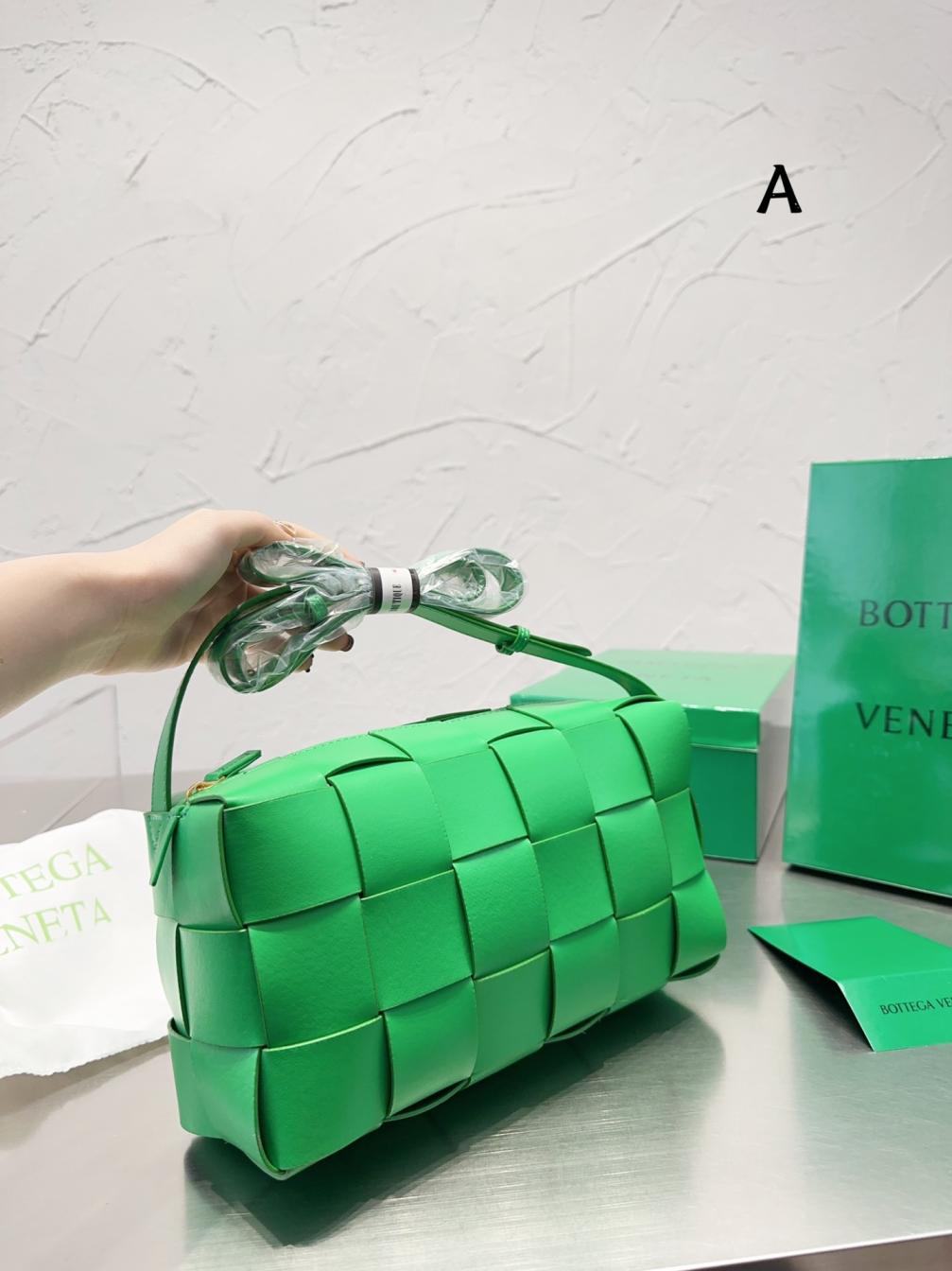 BV Bottega Veneta Cassette IT Bag 131504