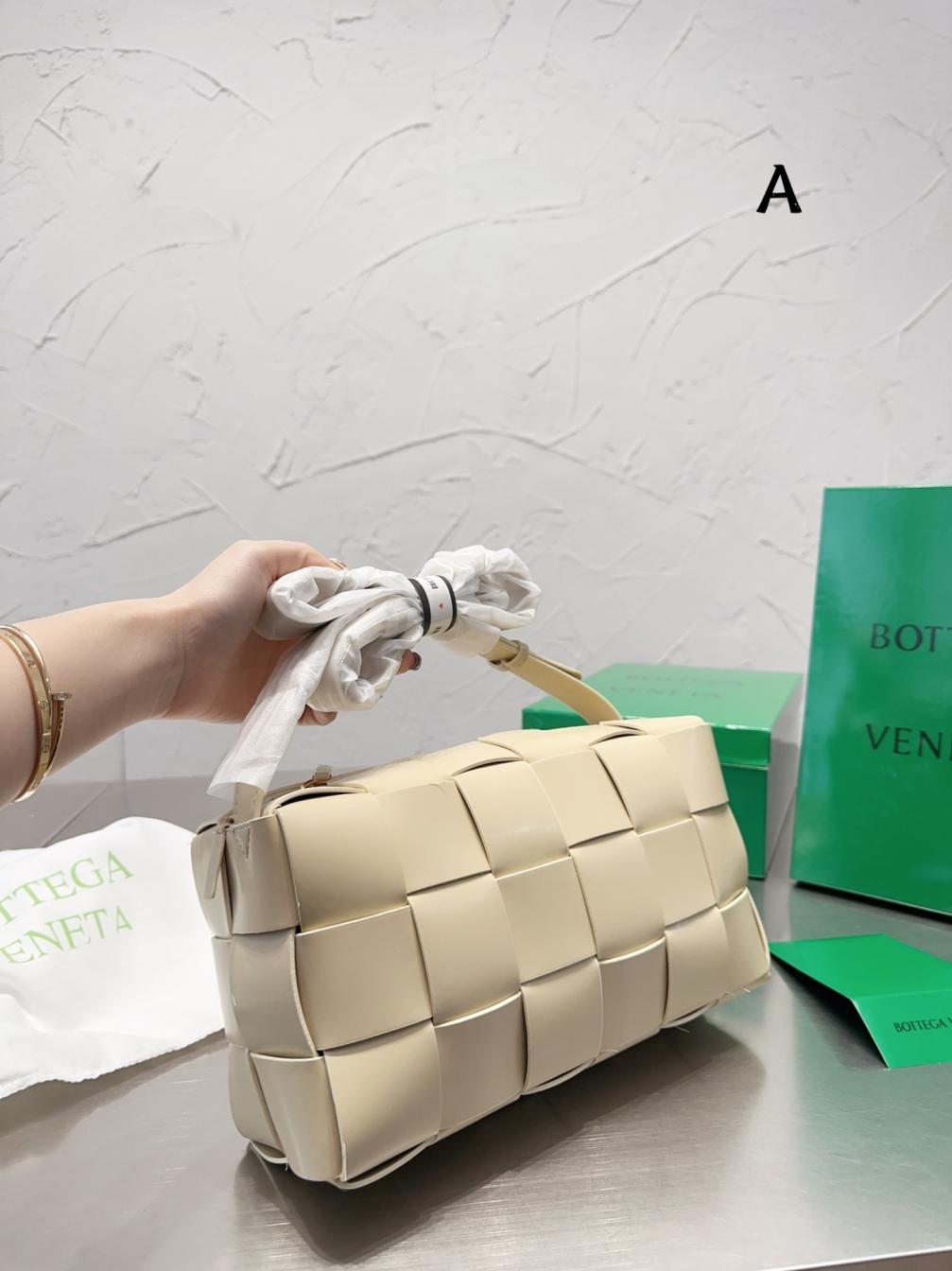 BV Bottega Veneta Cassette IT Bag 131504