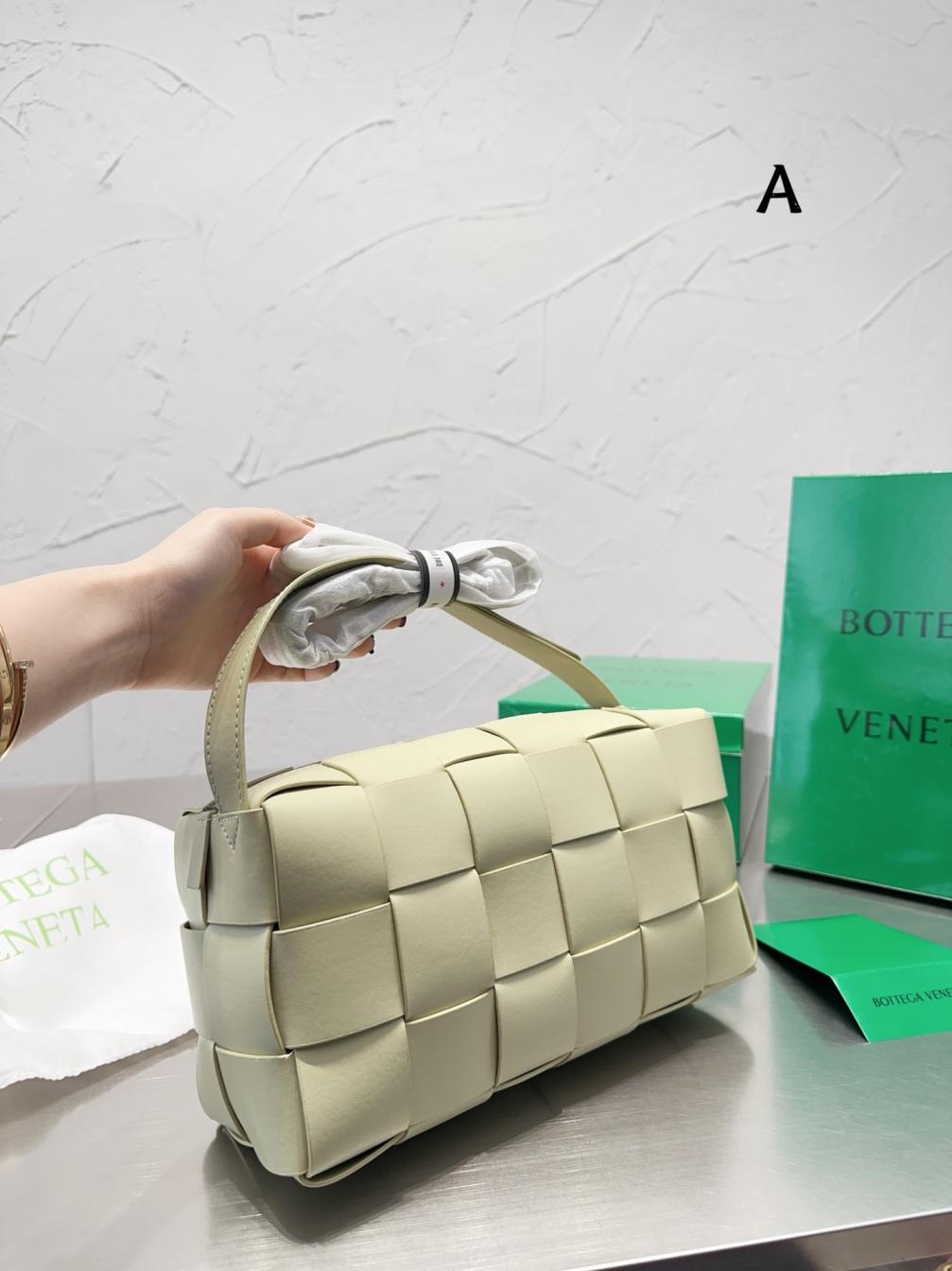 BV Bottega Veneta Cassette IT Bag 131504
