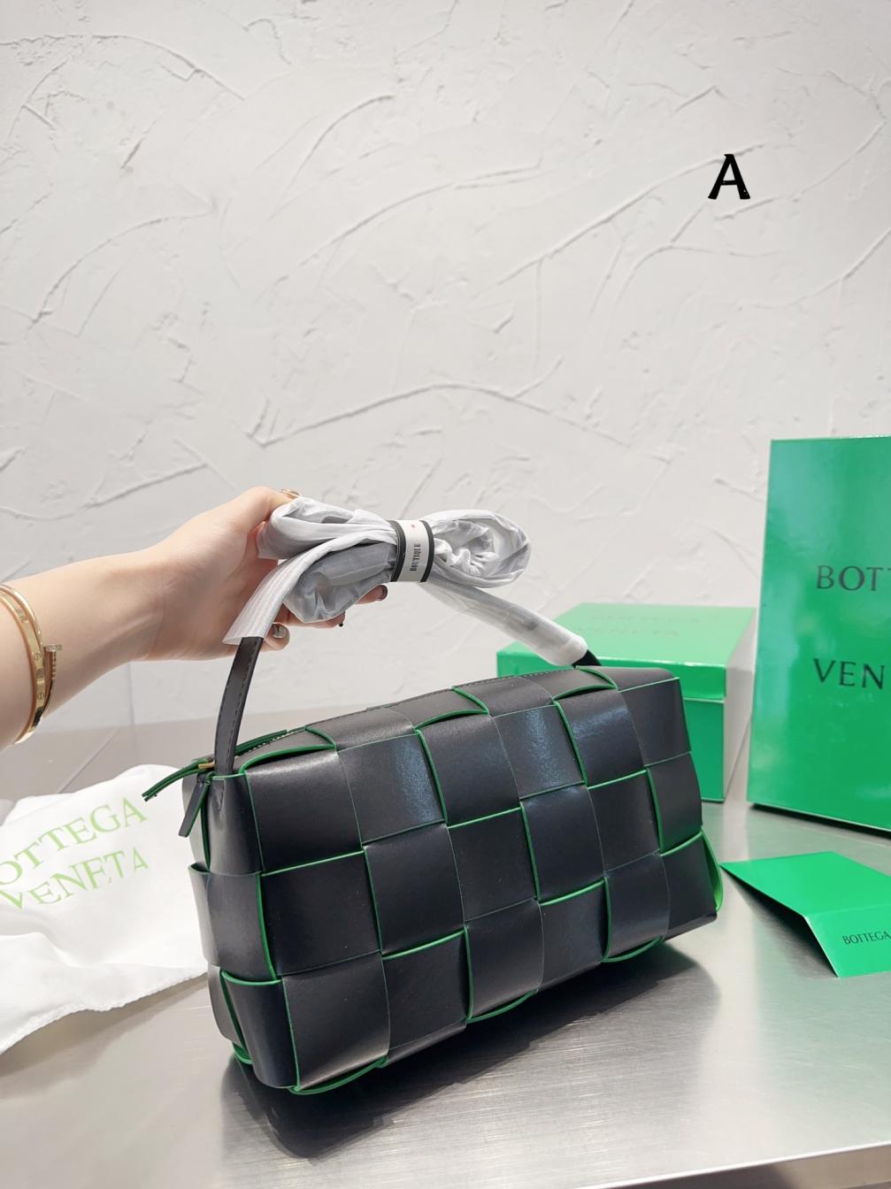 BV Bottega Veneta Cassette IT Bag 131504