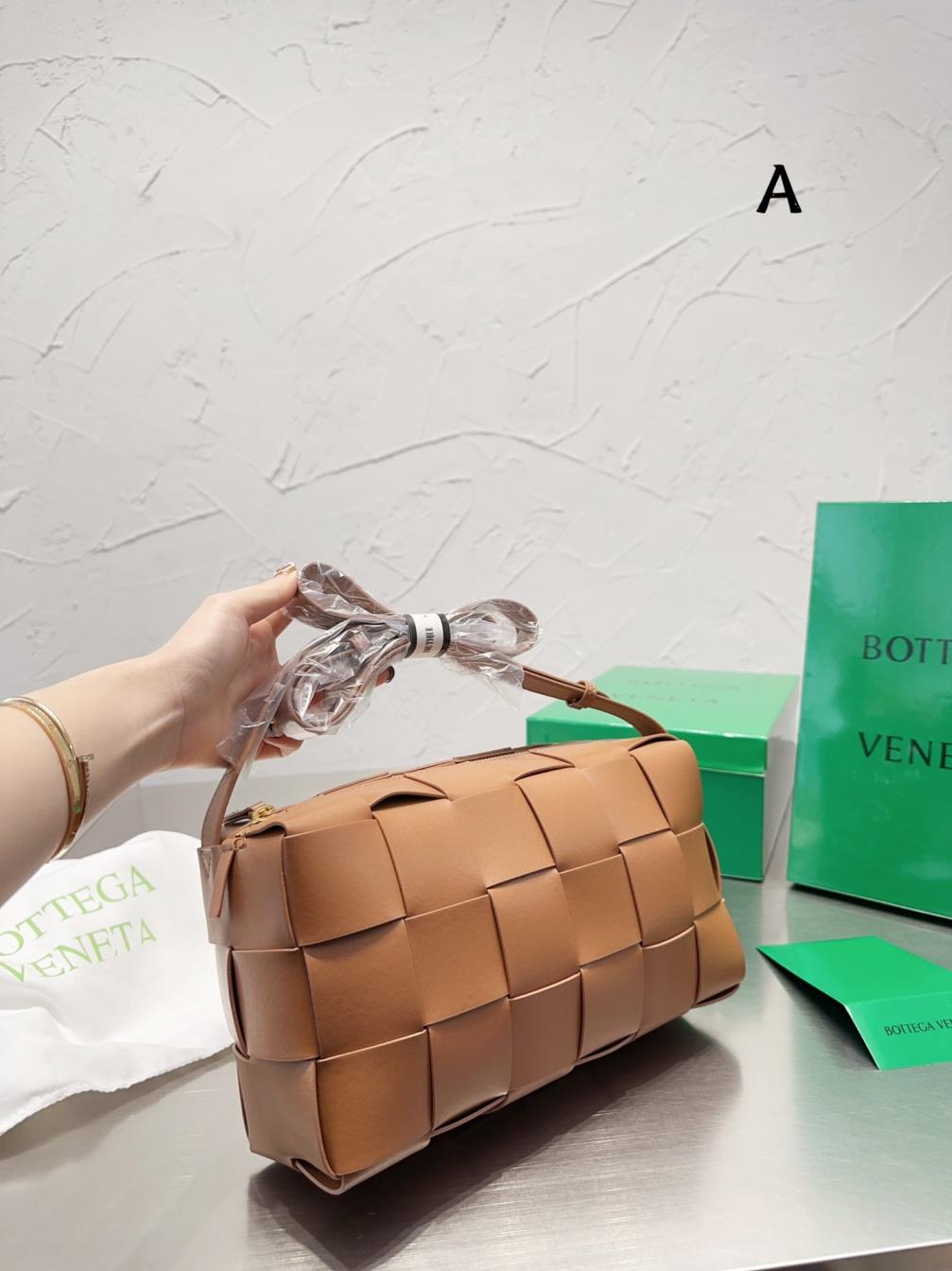 BV Bottega Veneta Cassette IT Bag 131504