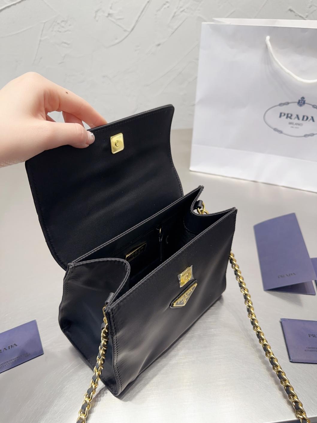 Prada handbag 132214