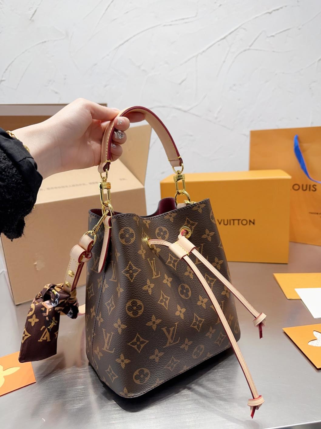 Louis Vuitton M44022 Lv Neonoe 132176
