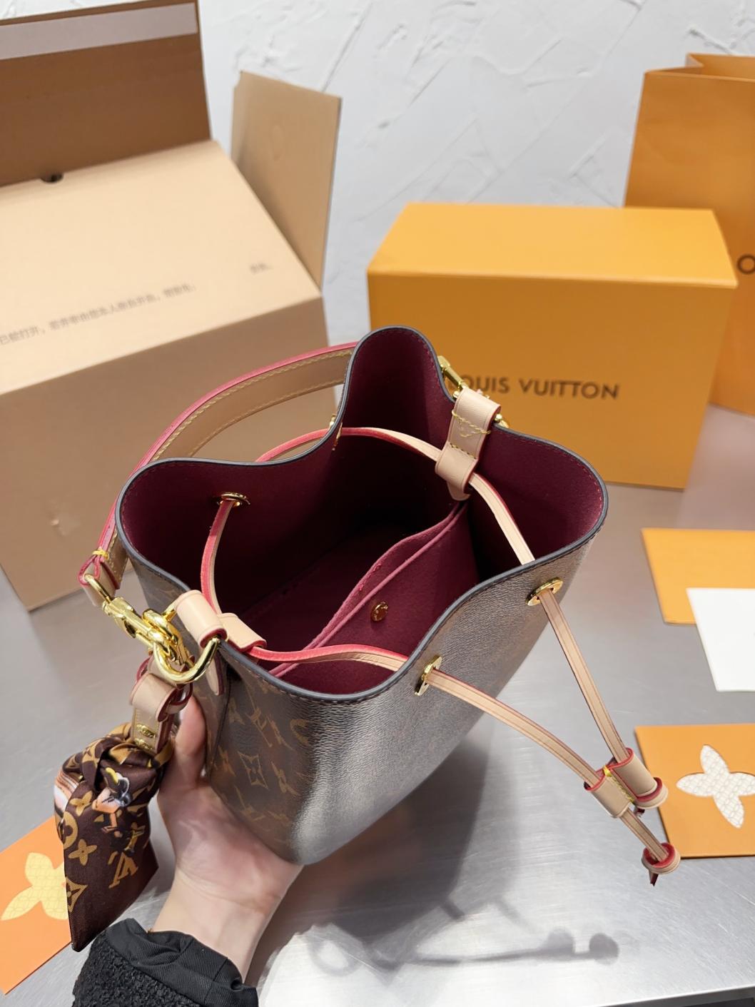 Louis Vuitton M44022 Lv Neonoe 132176