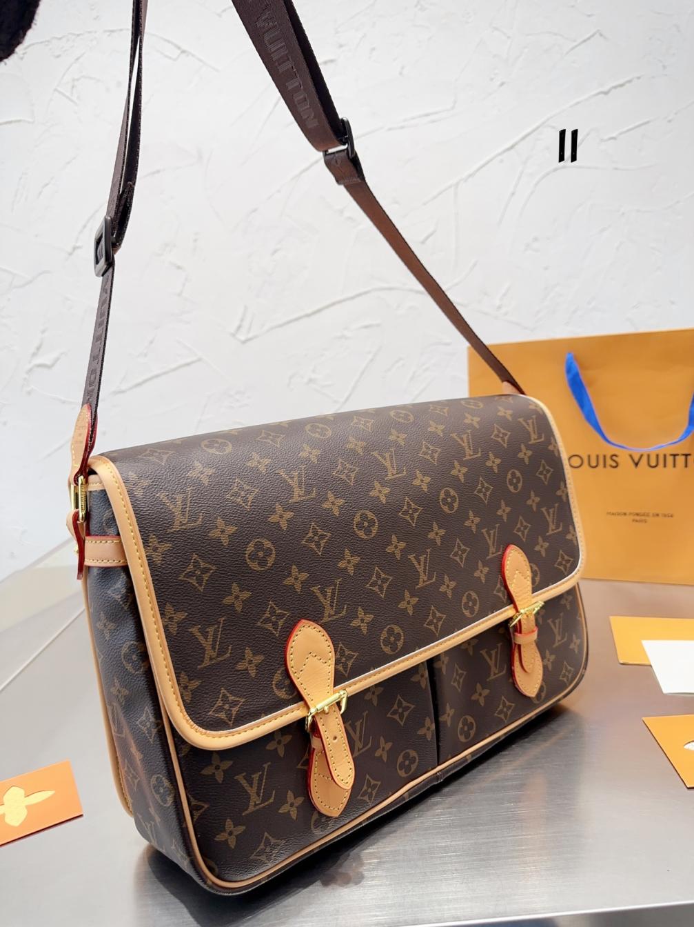 LV vintage shoulder men bag 132168