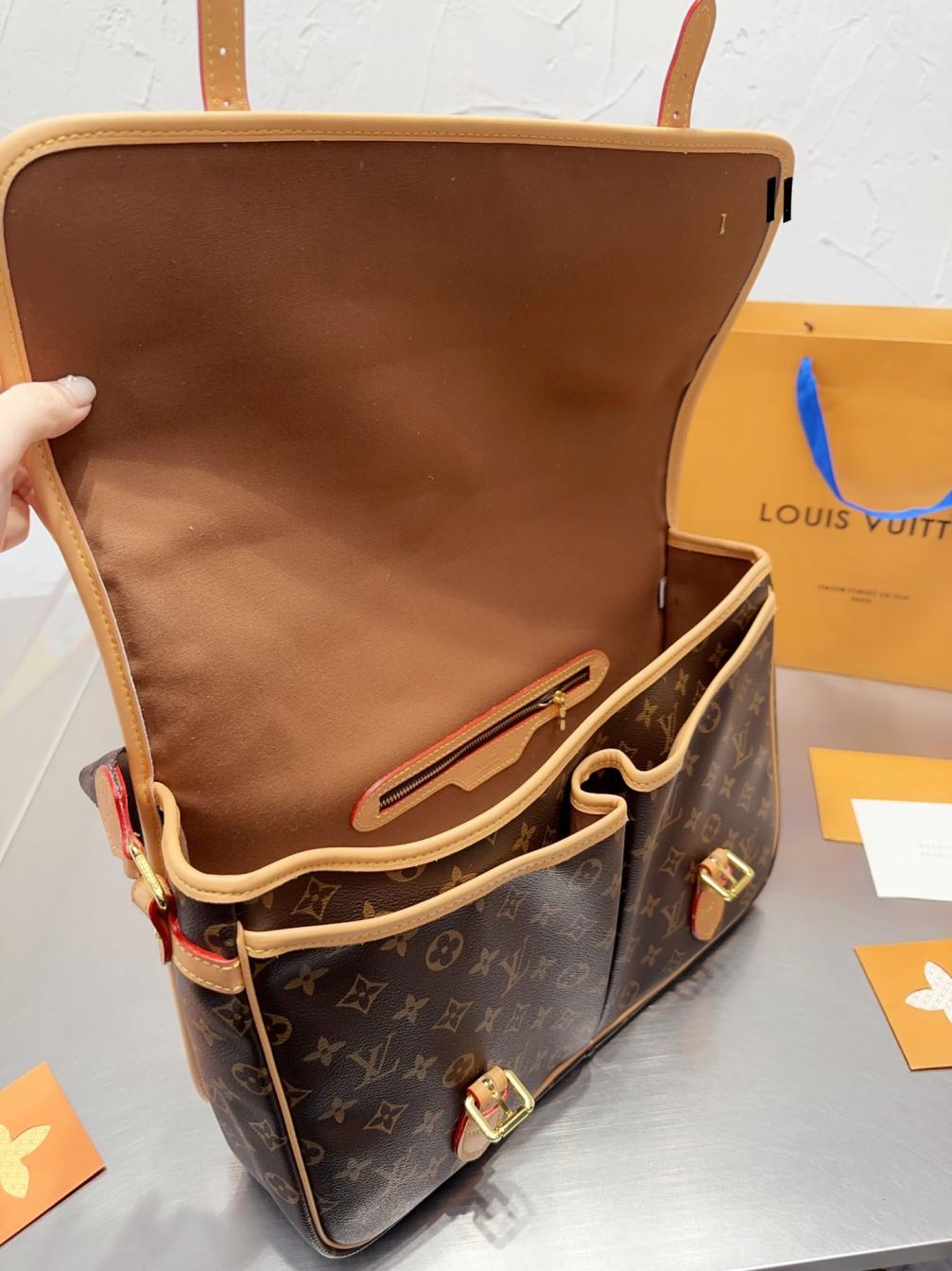 LV vintage shoulder men bag 132168