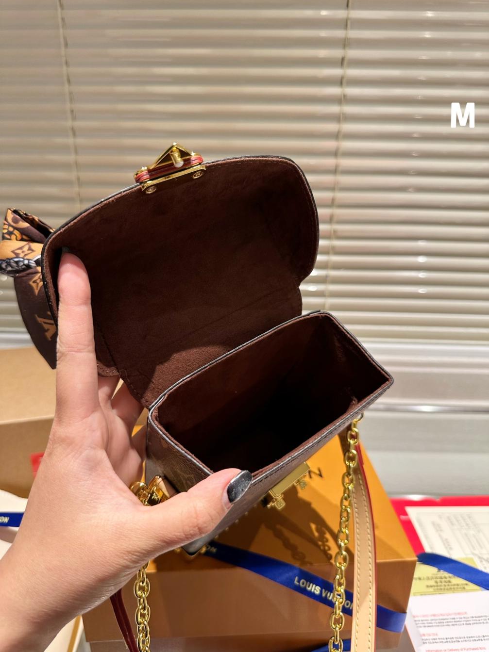 LV Retiro hand bag 132158