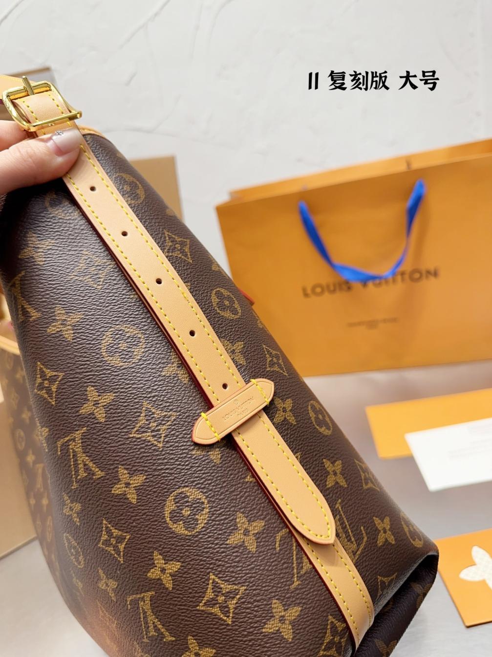 LV Louisvuitton Carryall 132156
