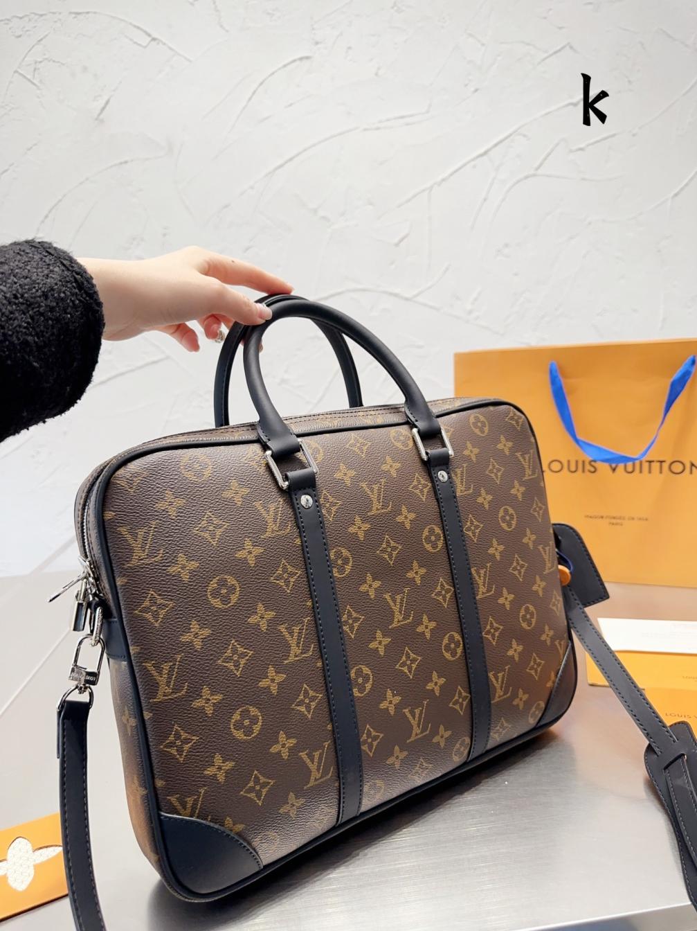 LV Louis Vuitton bag for men 132237