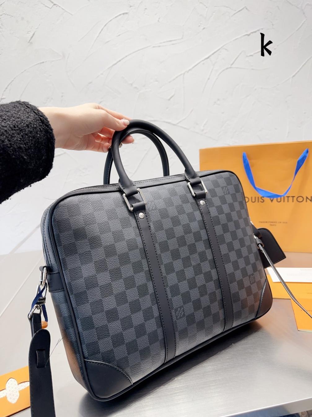 LV Louis Vuitton bag for men 132237
