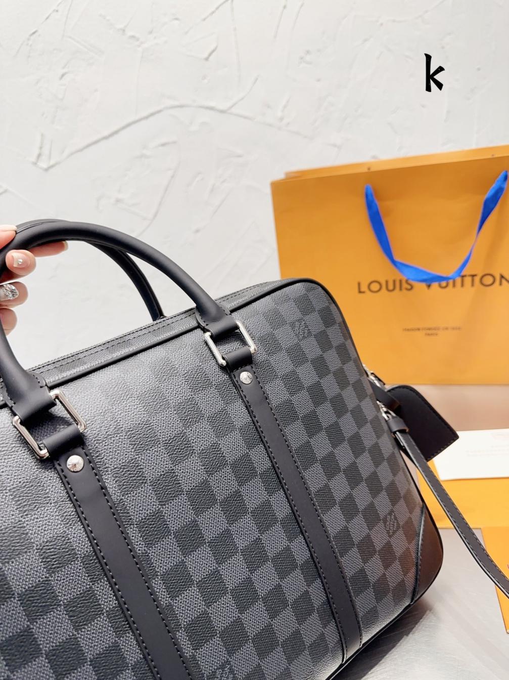 LV Louis Vuitton bag for men 132237