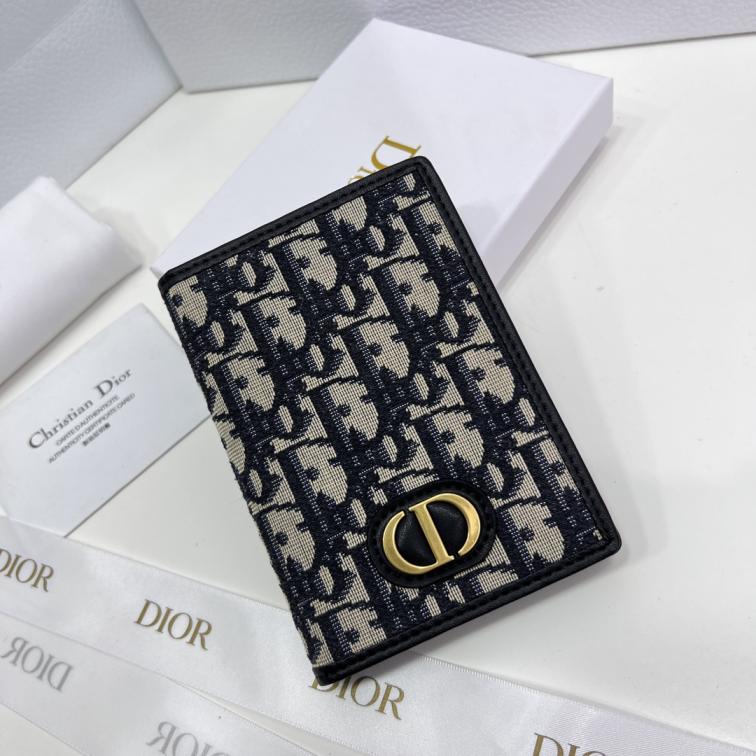 Dior 30Montaigne Oblique passport wallet