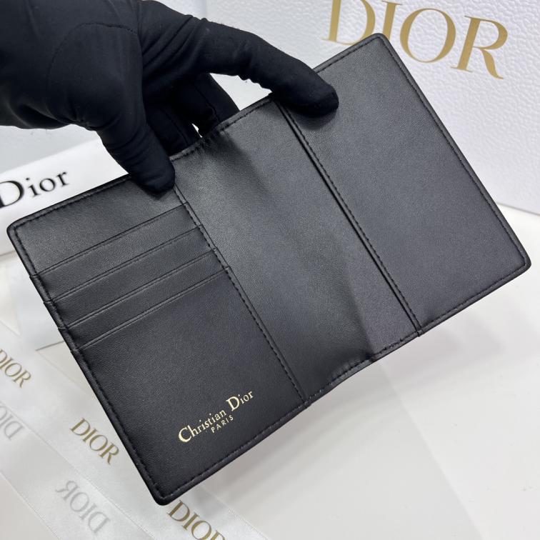 Dior 30Montaigne Oblique passport wallet