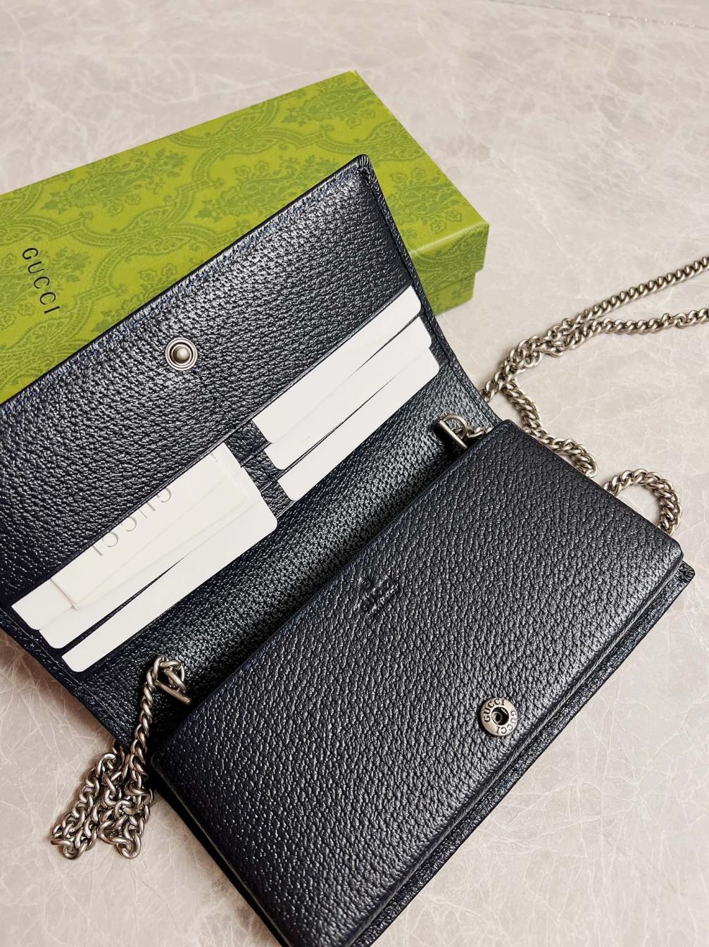 Gucci GG Supreme 1955 621892 wallet on chain