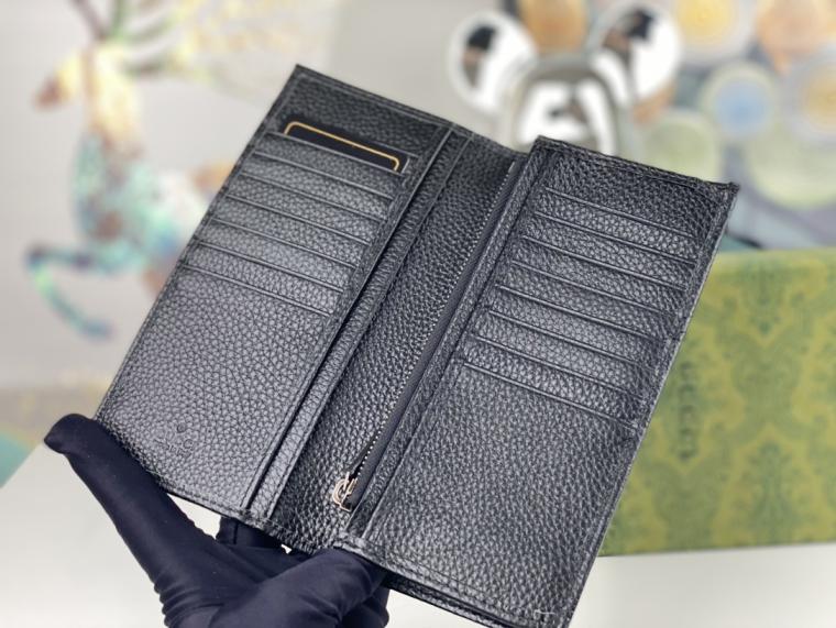 Gucci 436023 GG Supreme wallet