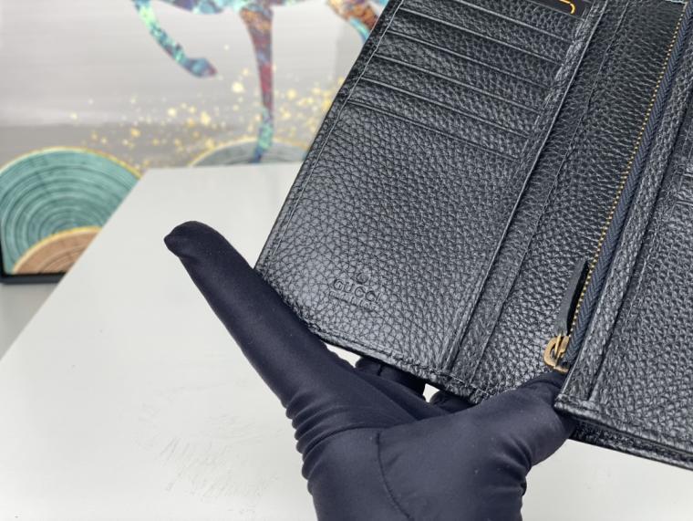 Gucci 436023 GG Supreme wallet