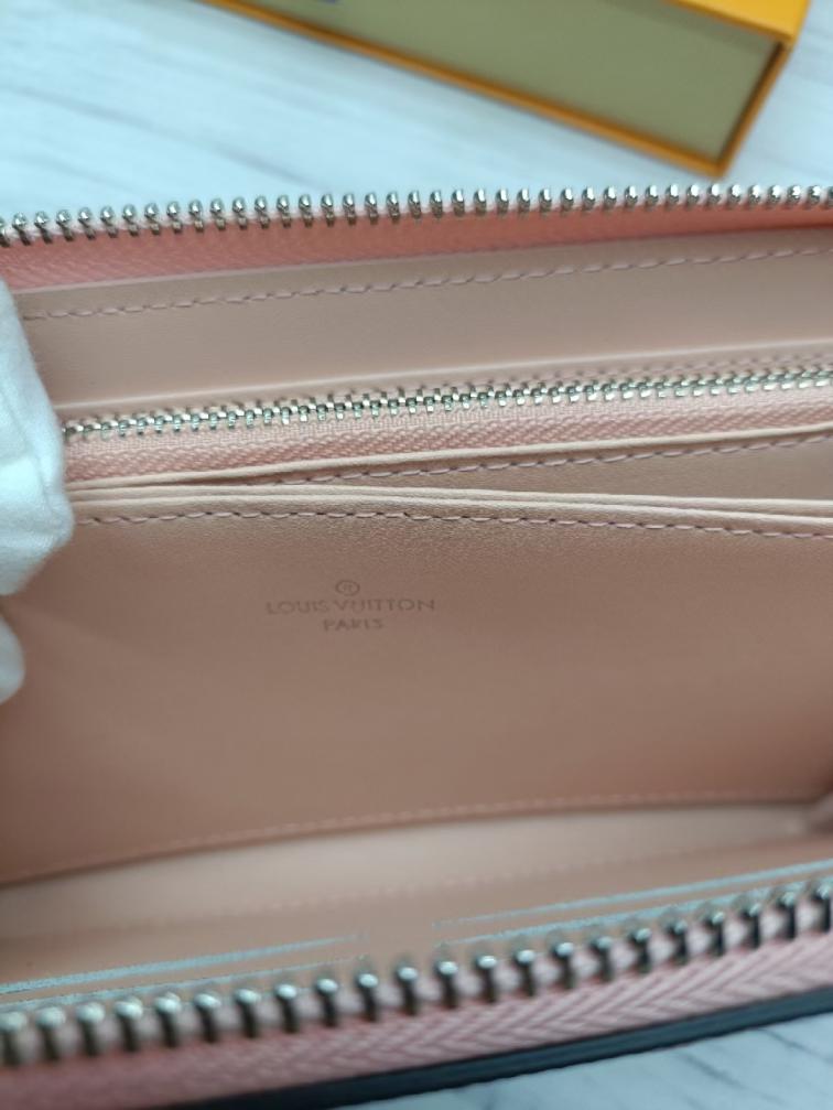 LV Mahina Monogram wallet M81426